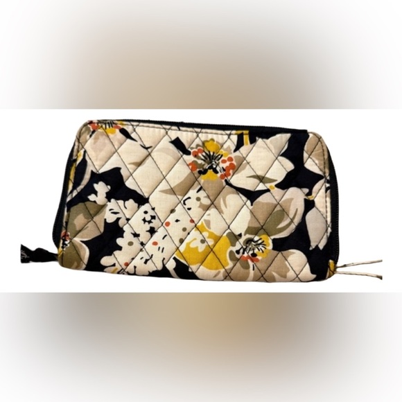 VERA BRADLEY “DOGWOOD” YELLOW RETIRED PRINT WRISTLET - Picture 1 of 4